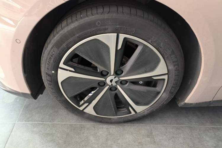 Used Nio ET5T 2023 75 kWh Touring Left Front Wheel Hub