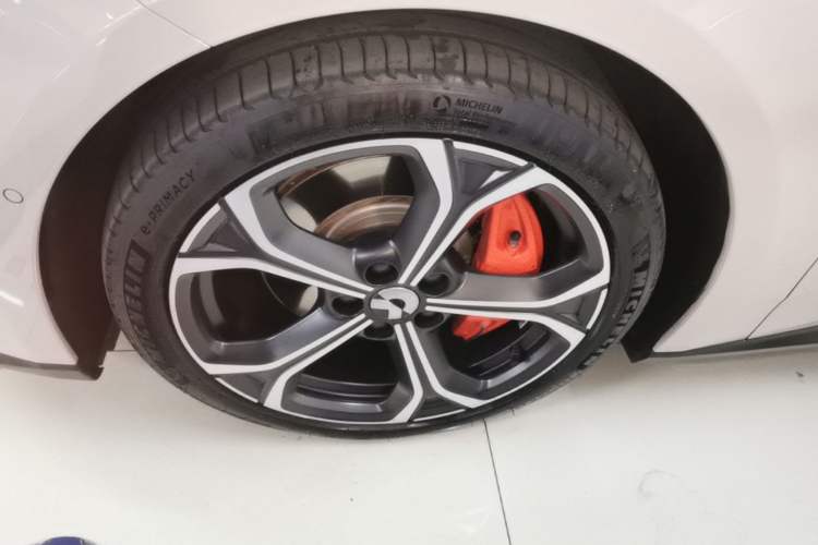Used Nio ET5T 2023 75 kWh Touring Left Front Wheel Hub