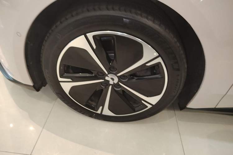 Used Nio ET5T 2023 75 kWh Touring Left Front Wheel Hub