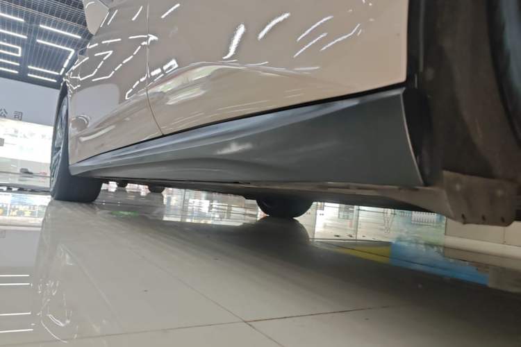 Used Nio ET5T 2023 75 kWh Touring Left Side Sill