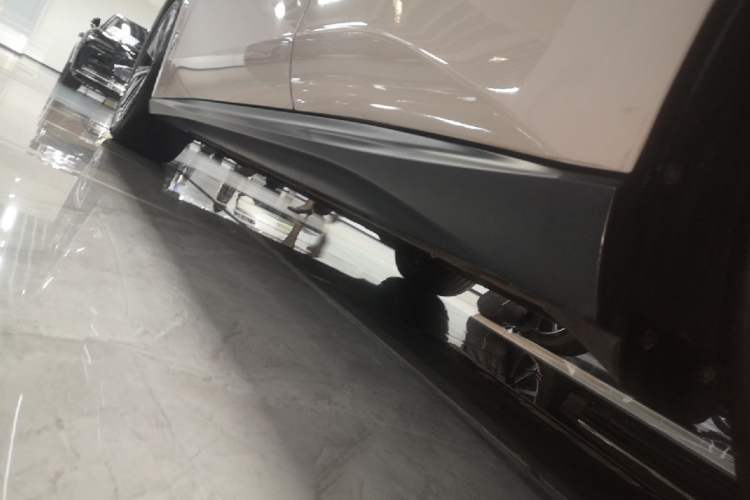 Used Nio ET5T 2023 75 kWh Touring Left Side Sill
