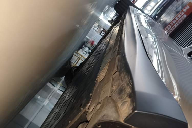 Used Nio ET5T 2023 75 kWh Touring Left Side Sill
