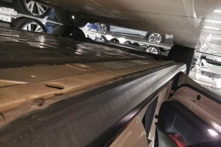 Used Nio ET5T 2023 75 kWh Touring Left Side Sill