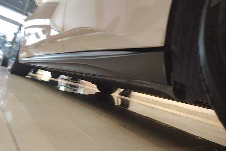 Used Nio ET5T 2023 75 kWh Touring Left Side Sill