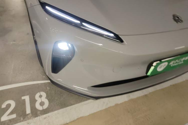 Used Nio ET5T 2023 75 kWh Touring Right Front Headlight