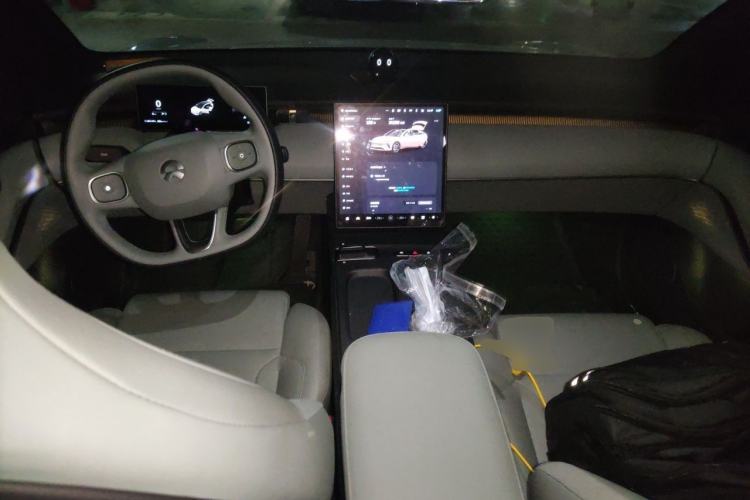 Used Nio ET5T 2023 75 kWh Touring Center Console