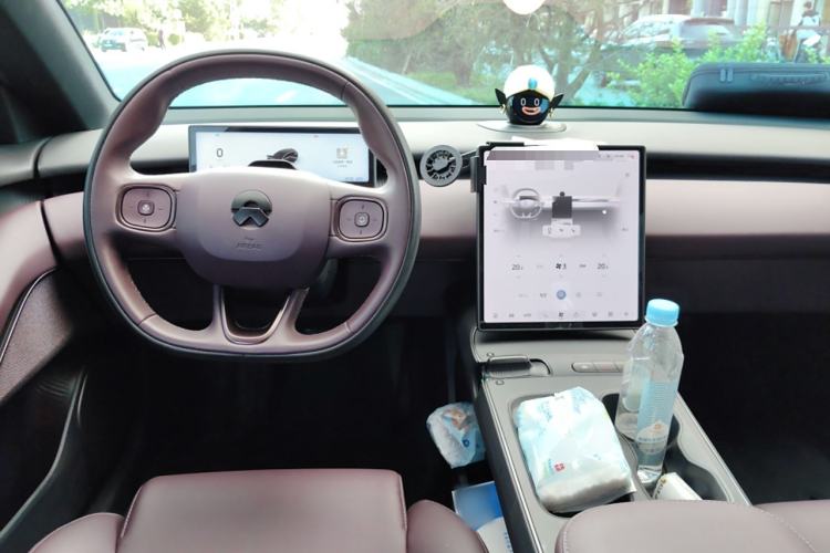 Used Nio ET5T 2023 75 kWh Touring Center Console
