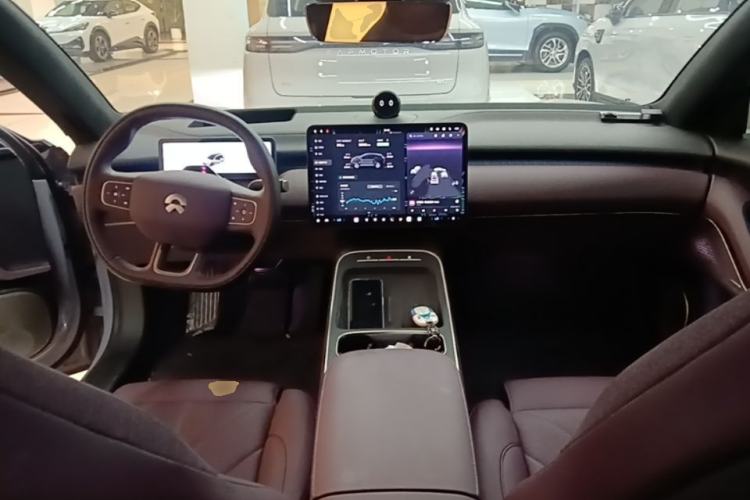 Used Nio ET5T 2023 75 kWh Touring Center Console