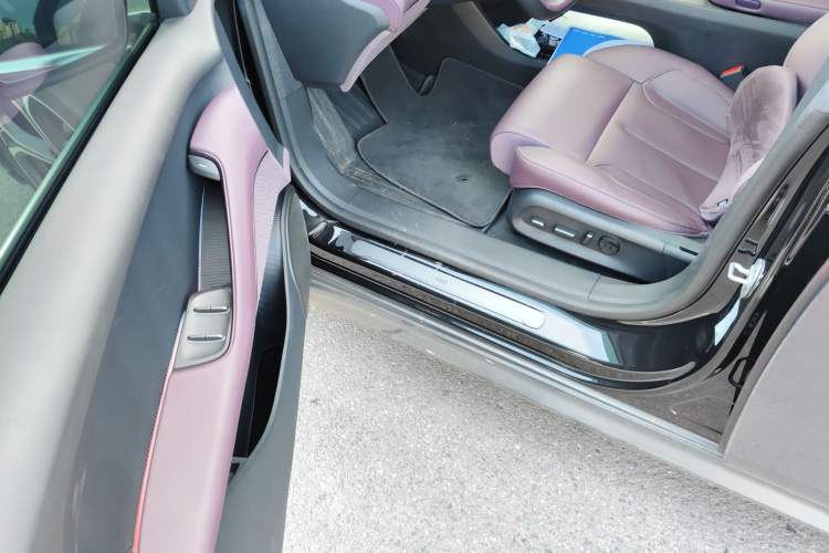 Used Nio ET5T 2023 75 kWh Touring Driver Seat