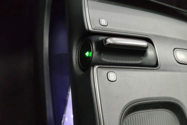 Used Nio ET5T 2023 75 kWh Touring Gear Lever