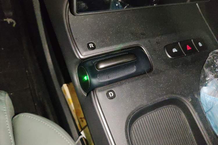 Used Nio ET5T 2023 75 kWh Touring Gear Lever