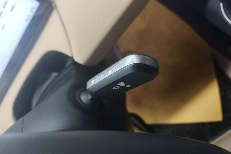 Used Nio ET5T 2023 75 kWh Touring Gear Lever