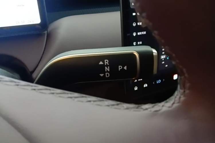 Used Nio ET5T 2023 75 kWh Touring Gear Lever