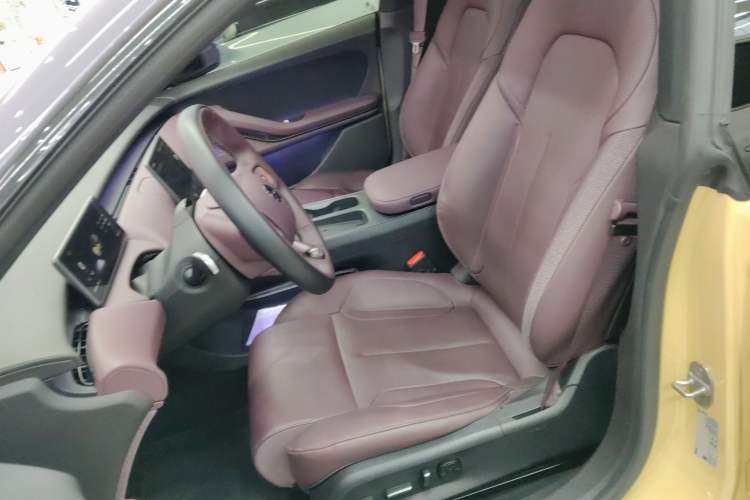 Used Nio ET5T 2023 75 kWh Touring Left Front Seat