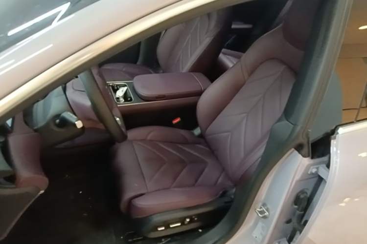 Used Nio ET5T 2023 75 kWh Touring Left Front Seat