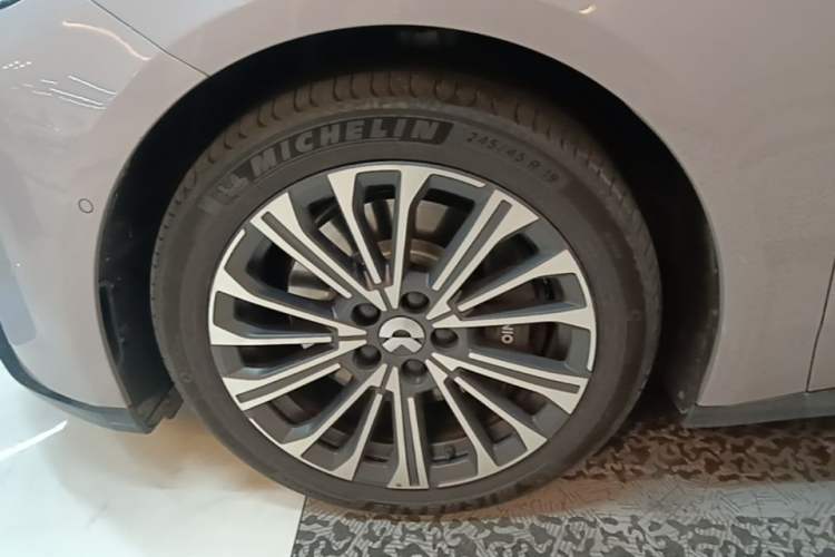 Used Nio ET5T 2023 75 kWh Touring Left Front Wheel Hub
