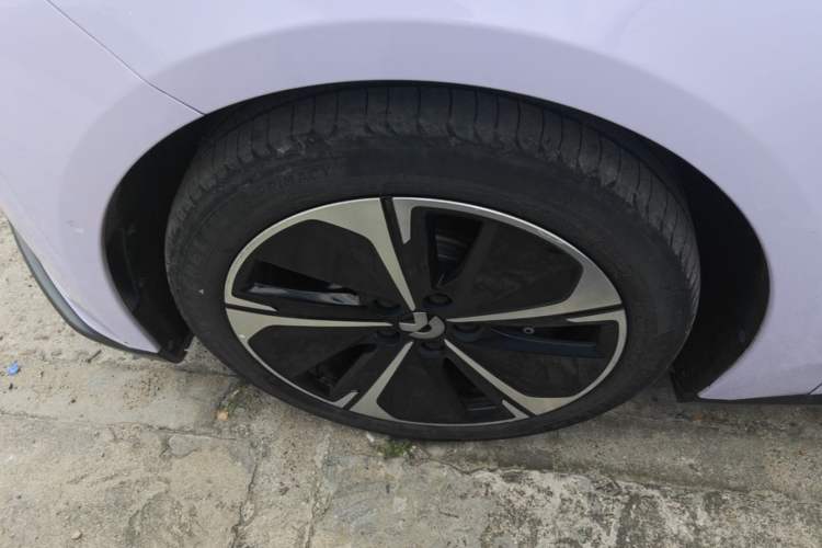 Used Nio ET5T 2023 75 kWh Touring Left Front Wheel Hub