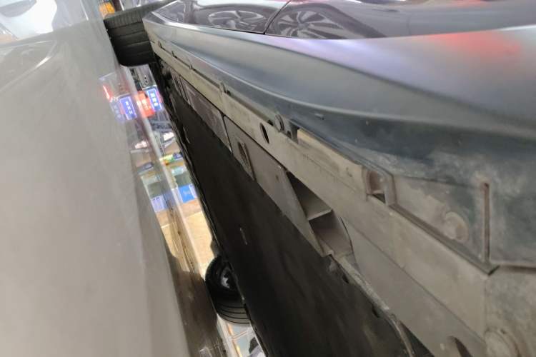 Used Nio ET5T 2023 75 kWh Touring Left Side Sill