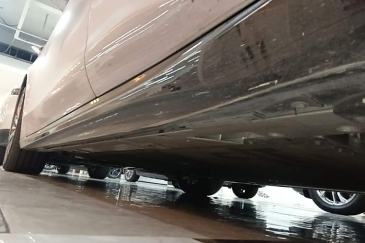 Used Nio ET5T 2023 75 kWh Touring Left Side Sill