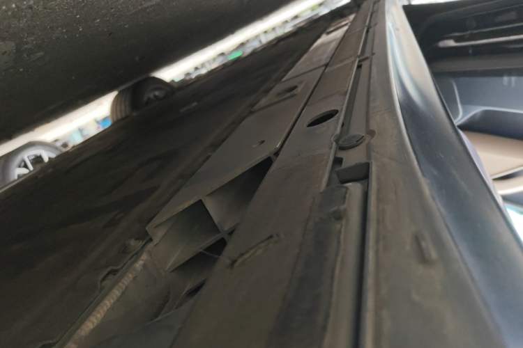 Used Nio ET5T 2023 75 kWh Touring Left Side Sill