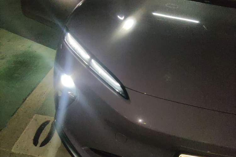 Used Nio ET5T 2023 75 kWh Touring Right Front Headlight