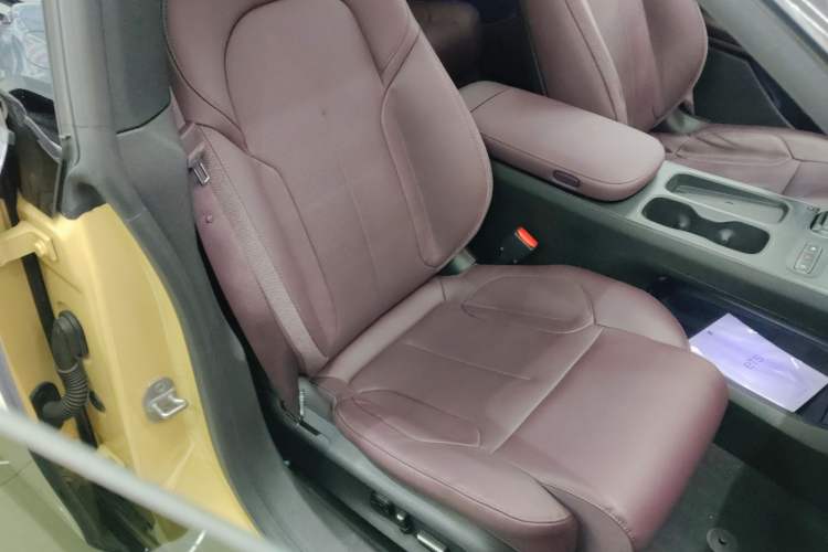 Used Nio ET5T 2023 75 kWh Touring Right Front Seat