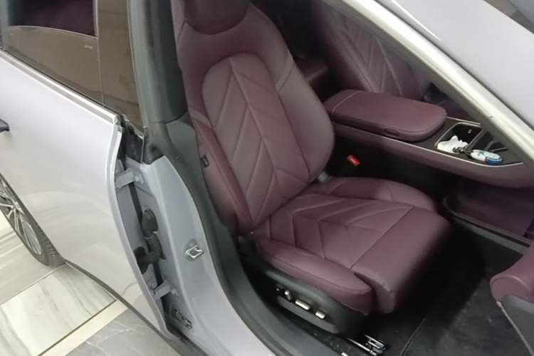 Used Nio ET5T 2023 75 kWh Touring Right Front Seat
