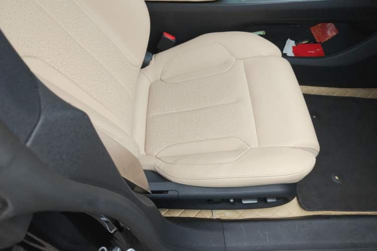 Used Nio ET5T 2023 75 kWh Touring Right Front Seat