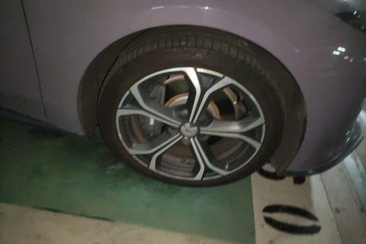 Used Nio ET5T 2023 75 kWh Touring Right Front Wheel Hub
