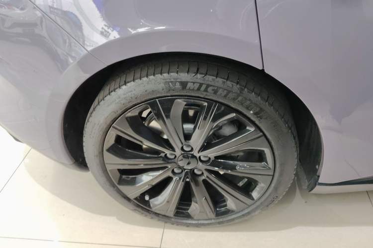 Used Nio ET5T 2023 75 kWh Touring Right Rear Wheel Hub