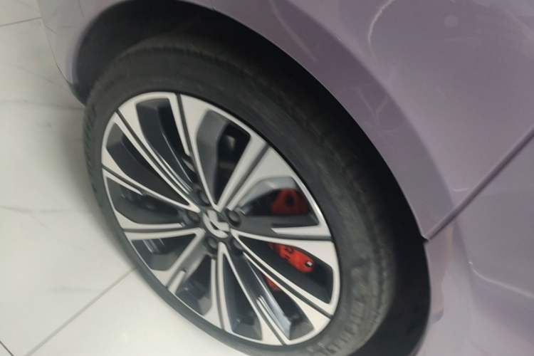 Used Nio ET5T 2023 75 kWh Touring Right Rear Wheel Hub