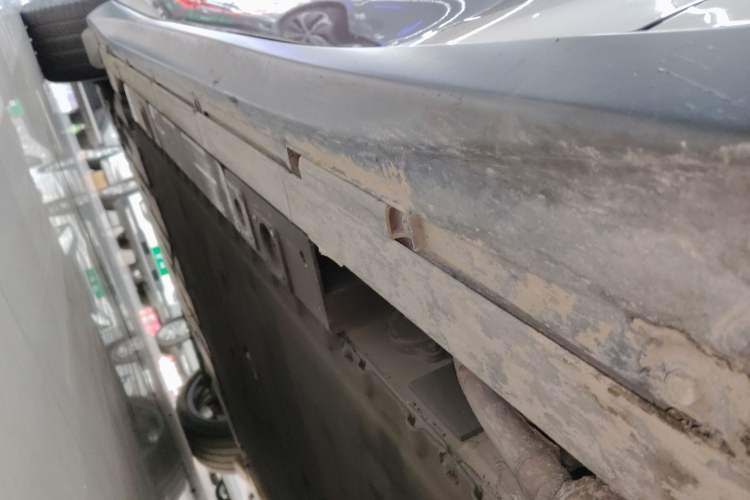 Used Nio ET5T 2023 75 kWh Touring Right Side Sill