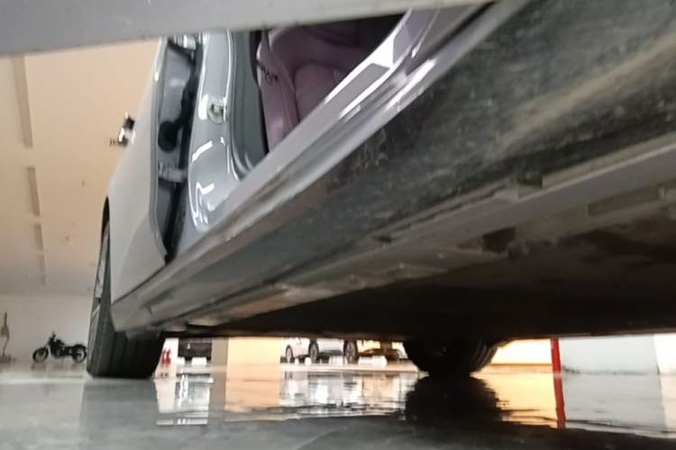 Used Nio ET5T 2023 75 kWh Touring Right Side Sill