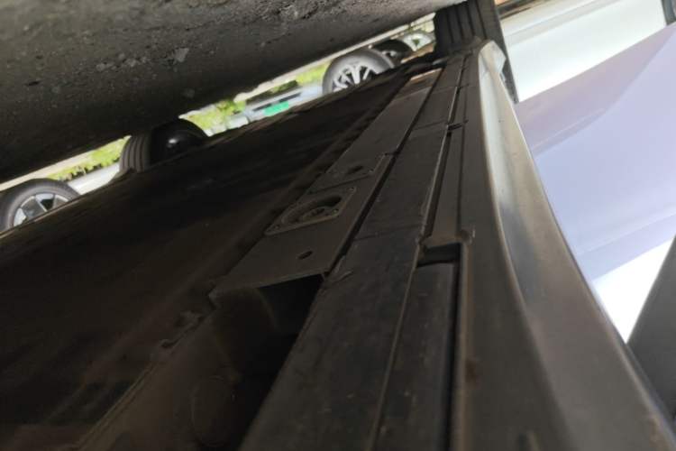 Used Nio ET5T 2023 75 kWh Touring Right Side Sill