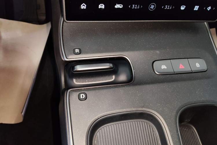 Used Nio ET5T 2023 75 kWh Touring Gear Lever