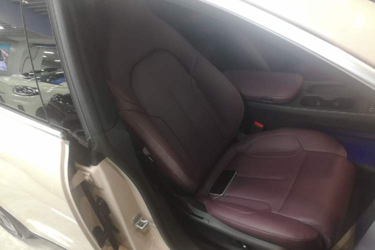 Used Nio ET5T 2023 75 kWh Touring Right Front Seat