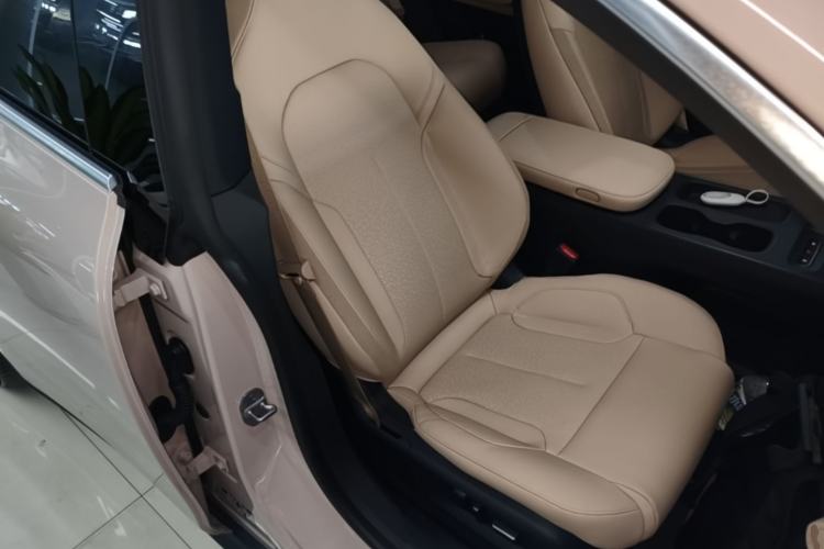 Used Nio ET5T 2023 75 kWh Touring Right Front Seat