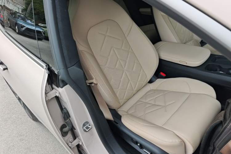 Used Nio ET5T 2023 100kWh Touring Right Front Seat