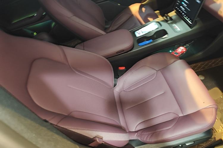 Used Nio ET5T 2023 75 kWh Touring Right Front Seat