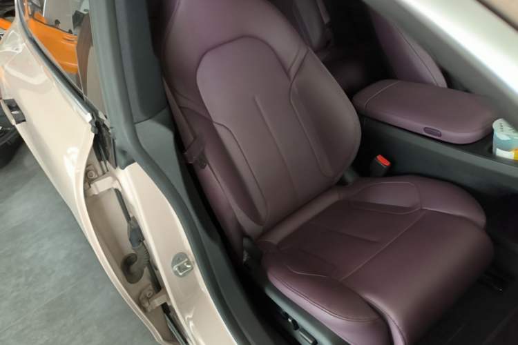 Used Nio ET5T 2023 75 kWh Touring Right Front Seat