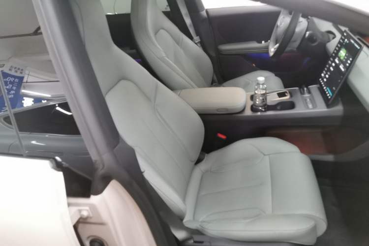 Used Nio ET5T 2023 75 kWh Touring Right Front Seat