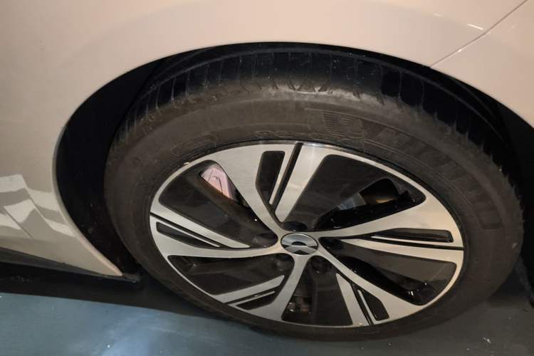 Used Nio ET5T 2023 75 kWh Touring Right Front Wheel Hub