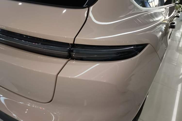 Used Nio ET5T 2023 75 kWh Touring Right Rear Taillight