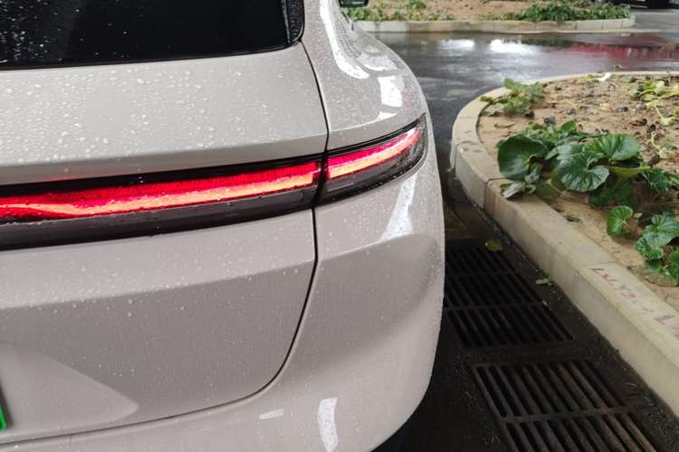 Used Nio ET5T 2023 75 kWh Touring Right Rear Taillight