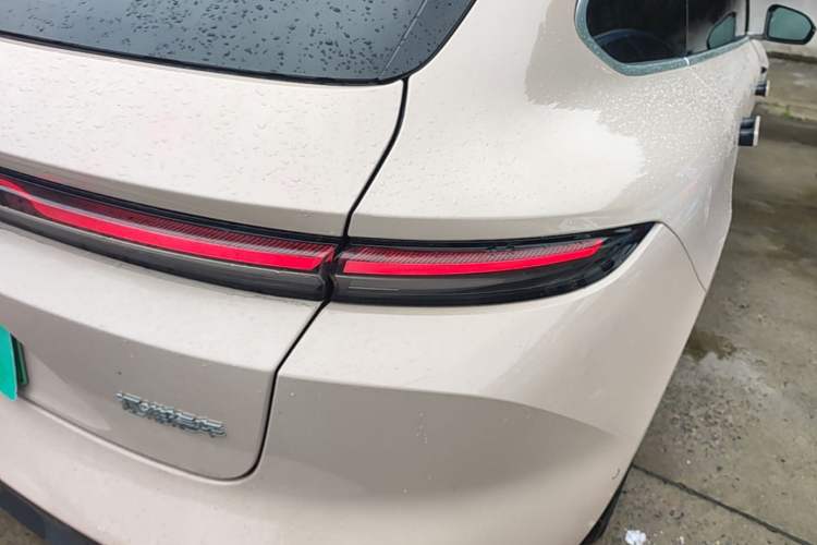 Used Nio ET5T 2023 75 kWh Touring Right Rear Taillight
