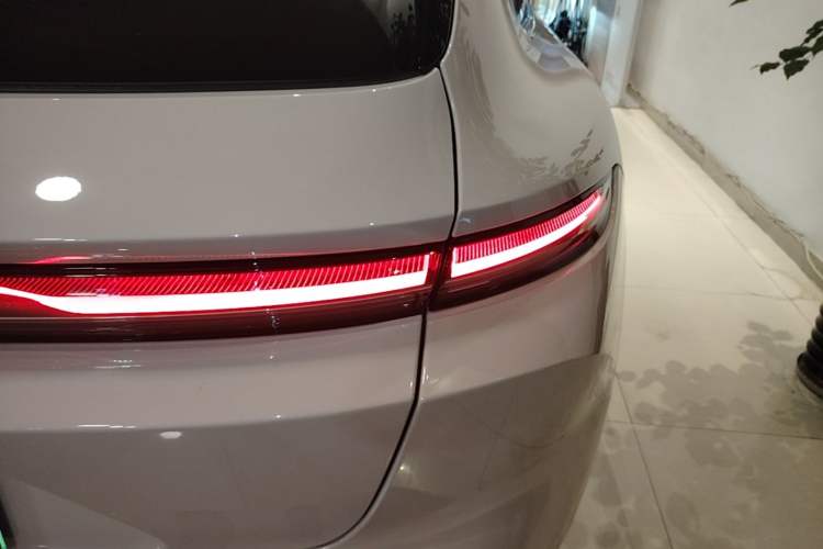 Used Nio ET5T 2023 75 kWh Touring Right Rear Taillight