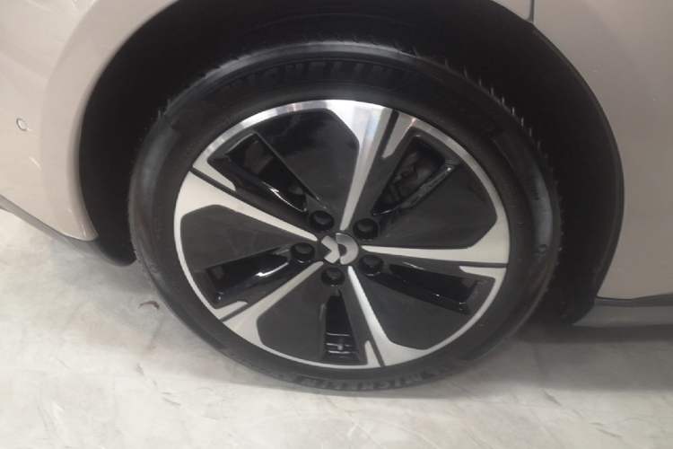 Used Nio ET5T 2023 75 kWh Touring Right Rear Wheel Hub