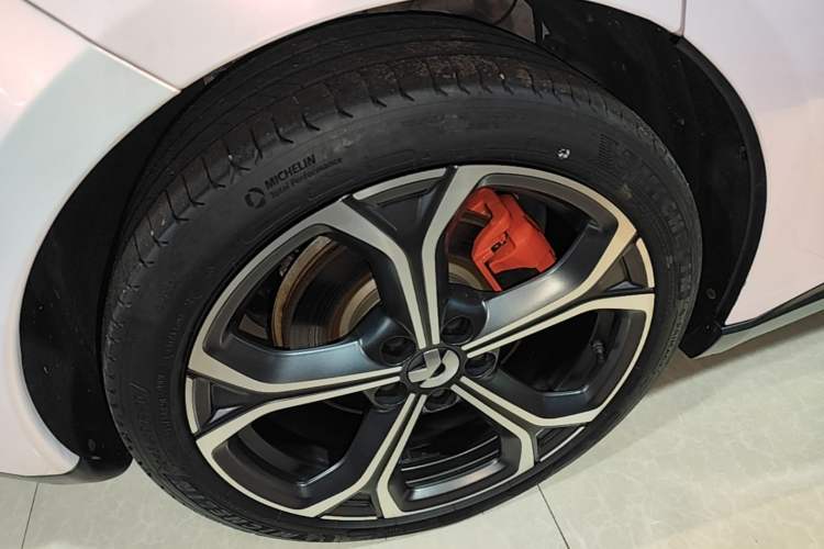 Used Nio ET5T 2023 75 kWh Touring Right Rear Wheel Hub