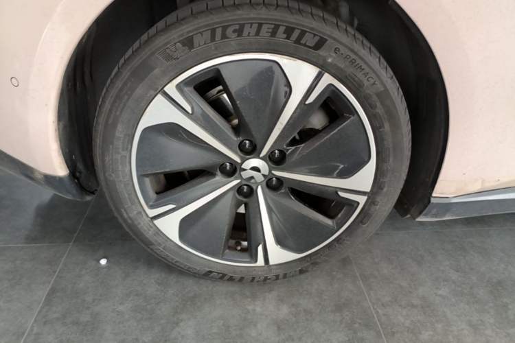 Used Nio ET5T 2023 75 kWh Touring Right Rear Wheel Hub