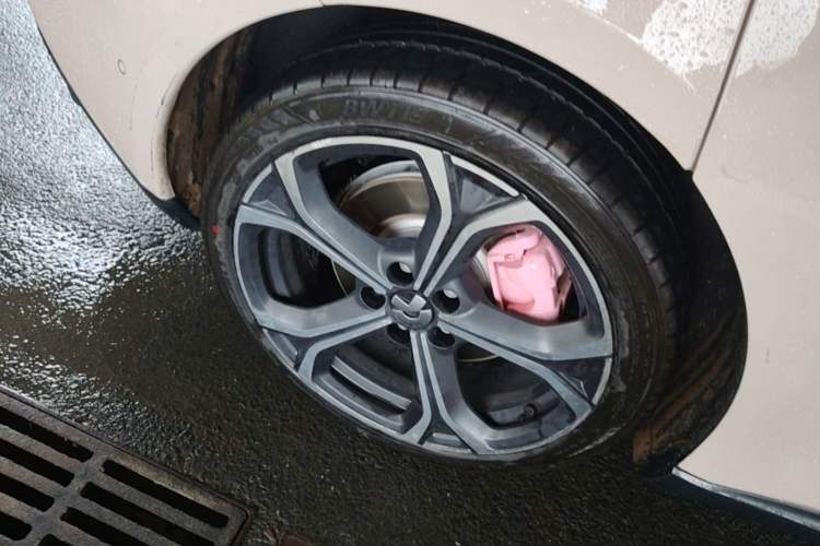 Used Nio ET5T 2023 75 kWh Touring Right Rear Wheel Hub